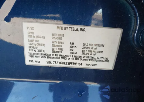 2023 Tesla Model Y Awd/Long Range Dual Motor All-Wheel Drive z USA, uszkodzony, nr VIN 7SAYGDEE3PF596164